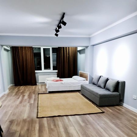 Апартаменты В Центре, В Новом Доме Alma-Ata Exteriör bild