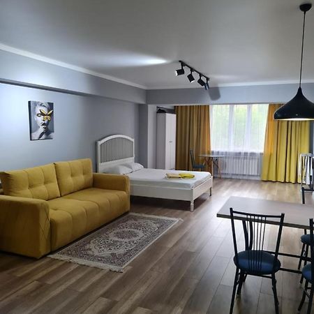 Апартаменты В Центре, В Новом Доме Alma-Ata Exteriör bild