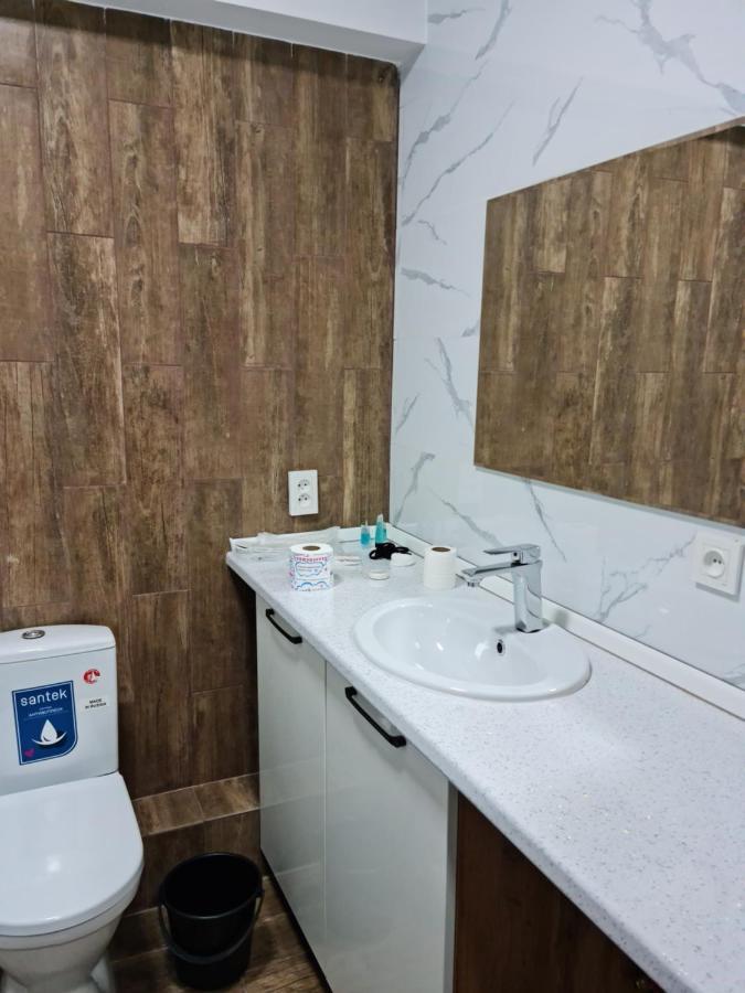 Апартаменты В Центре, В Новом Доме Alma-Ata Exteriör bild