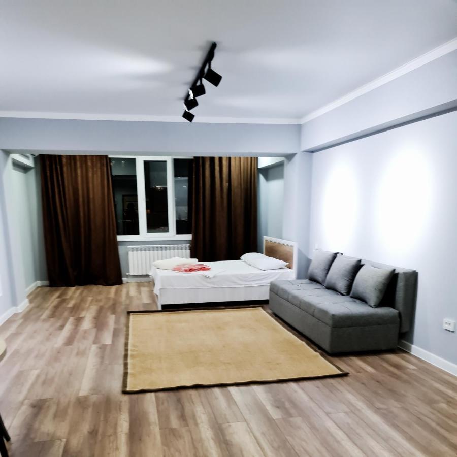 Апартаменты В Центре, В Новом Доме Alma-Ata Exteriör bild