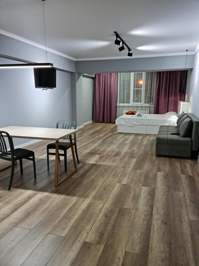 Апартаменты В Центре, В Новом Доме Alma-Ata Exteriör bild