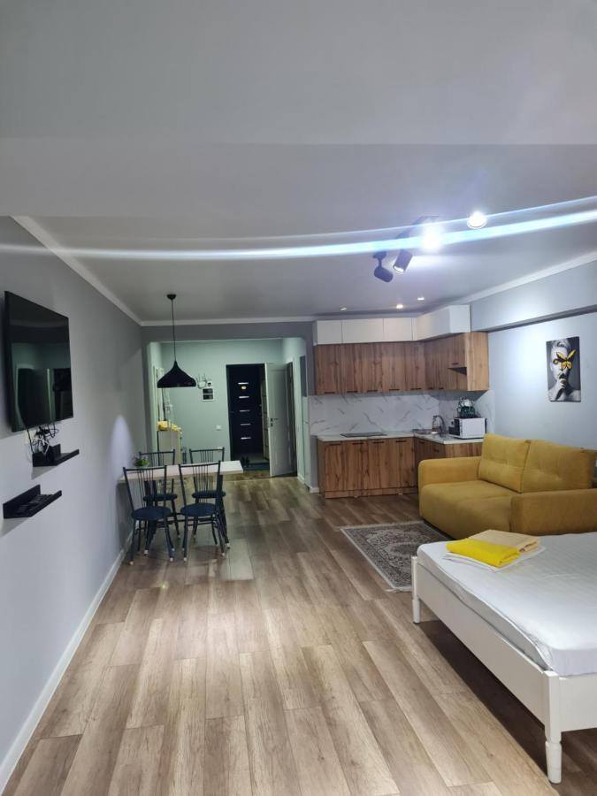 Апартаменты В Центре, В Новом Доме Alma-Ata Exteriör bild