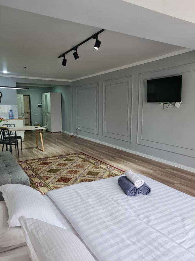 Апартаменты В Центре, В Новом Доме Alma-Ata Exteriör bild