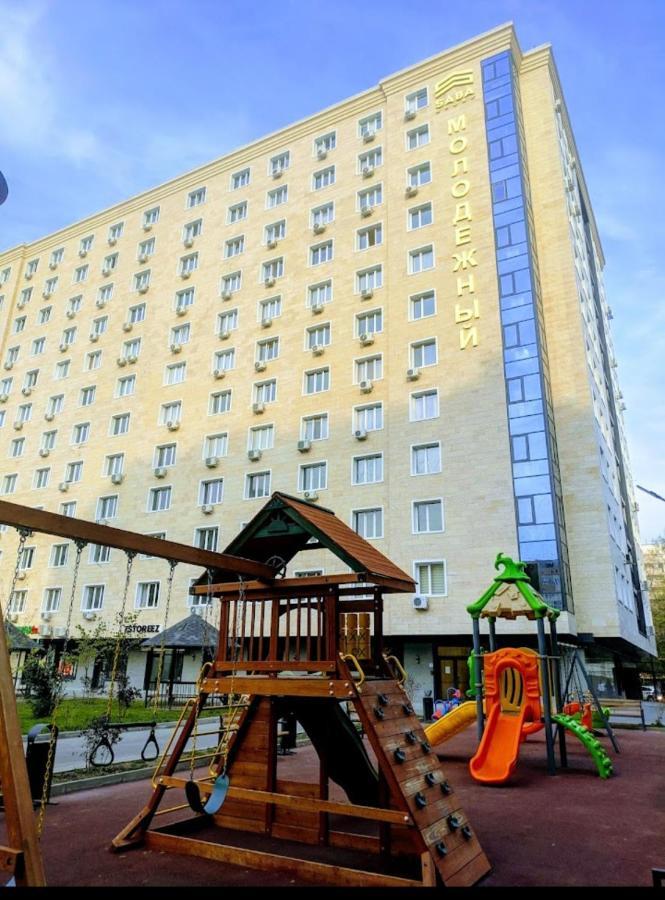Апартаменты В Центре, В Новом Доме Alma-Ata Exteriör bild